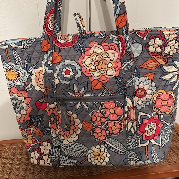 Vera Bradley large floral tote - Picture 3 of 7